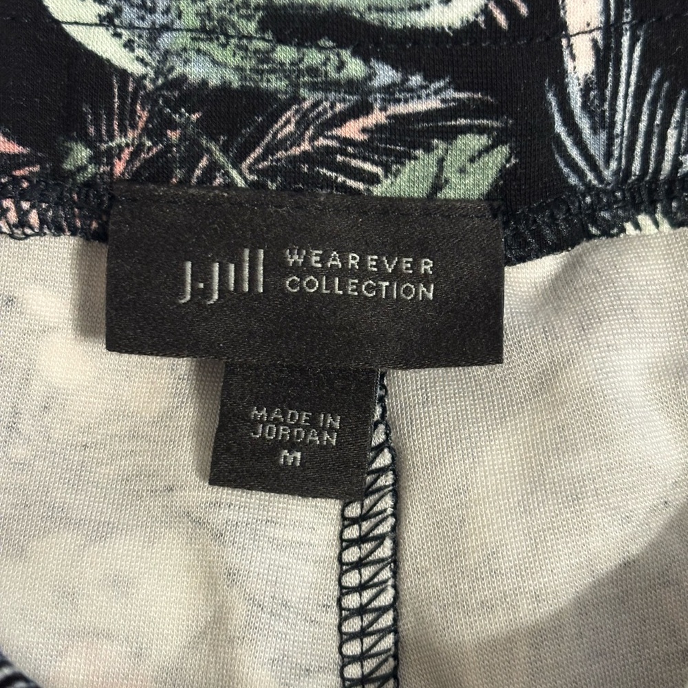 J Jill Wearever Floral Pull On Shorts Medium Stretch Knit Black Pink - Picture 2 of 9
